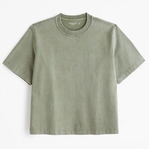 A&F men’s premium heavyweight cropped tee - new with tags, never worn